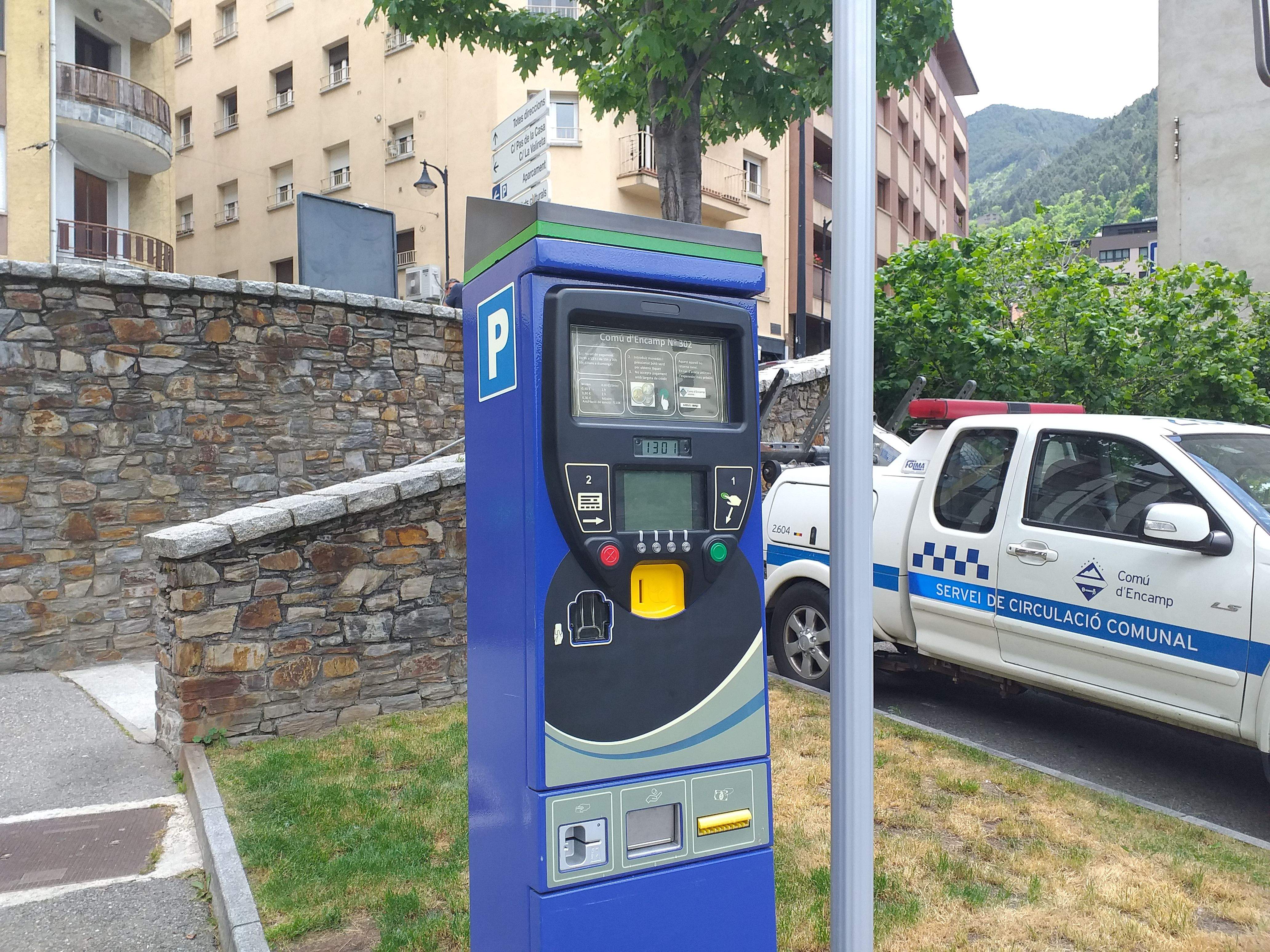 Un dels parquímetres d'Encamp, ja sense la placa de metall que els inutilitzava aquests dies.