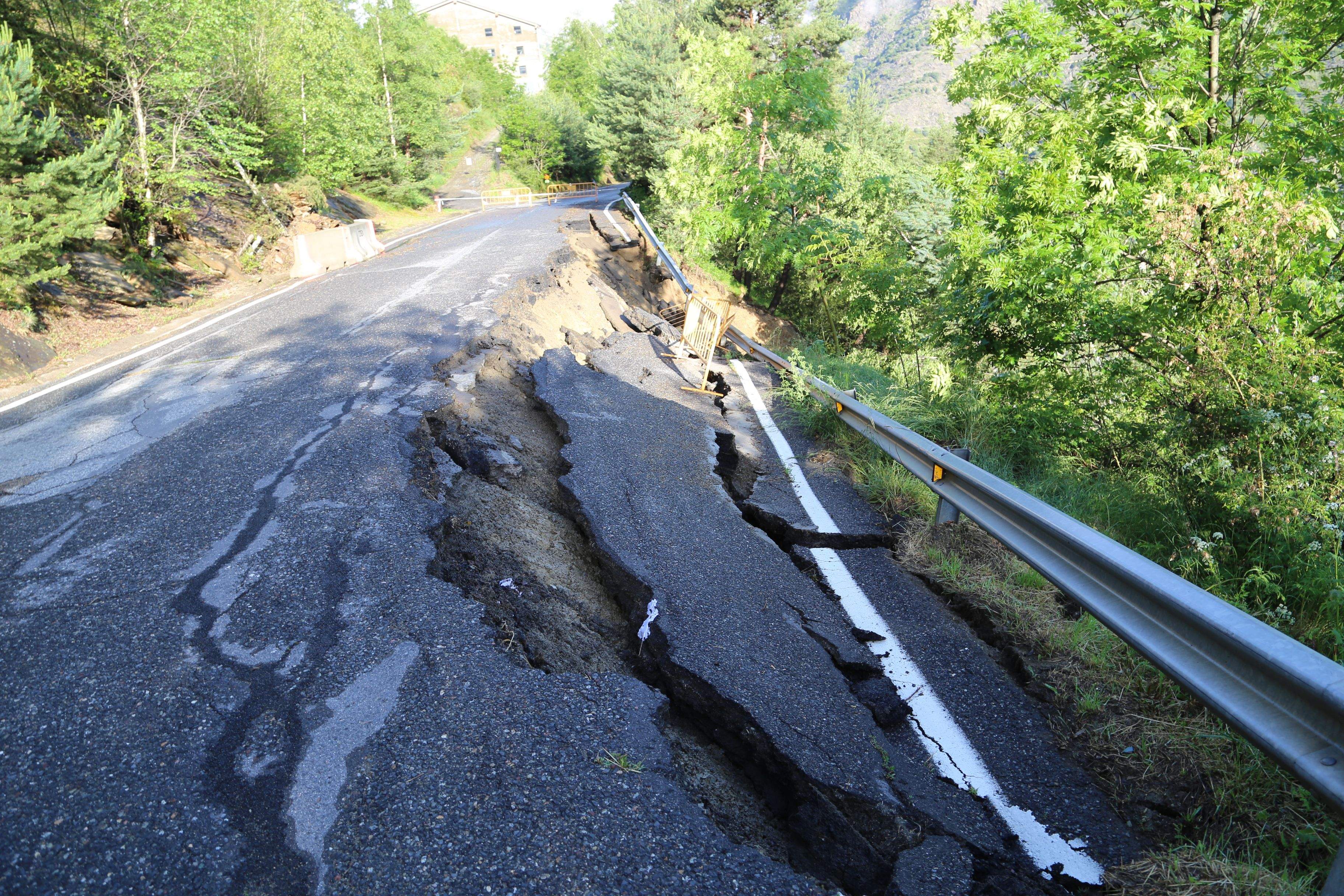 L'esfondrament del talús s'ha donat pel lloc on hi havia hagut l'esquerda prèvia.