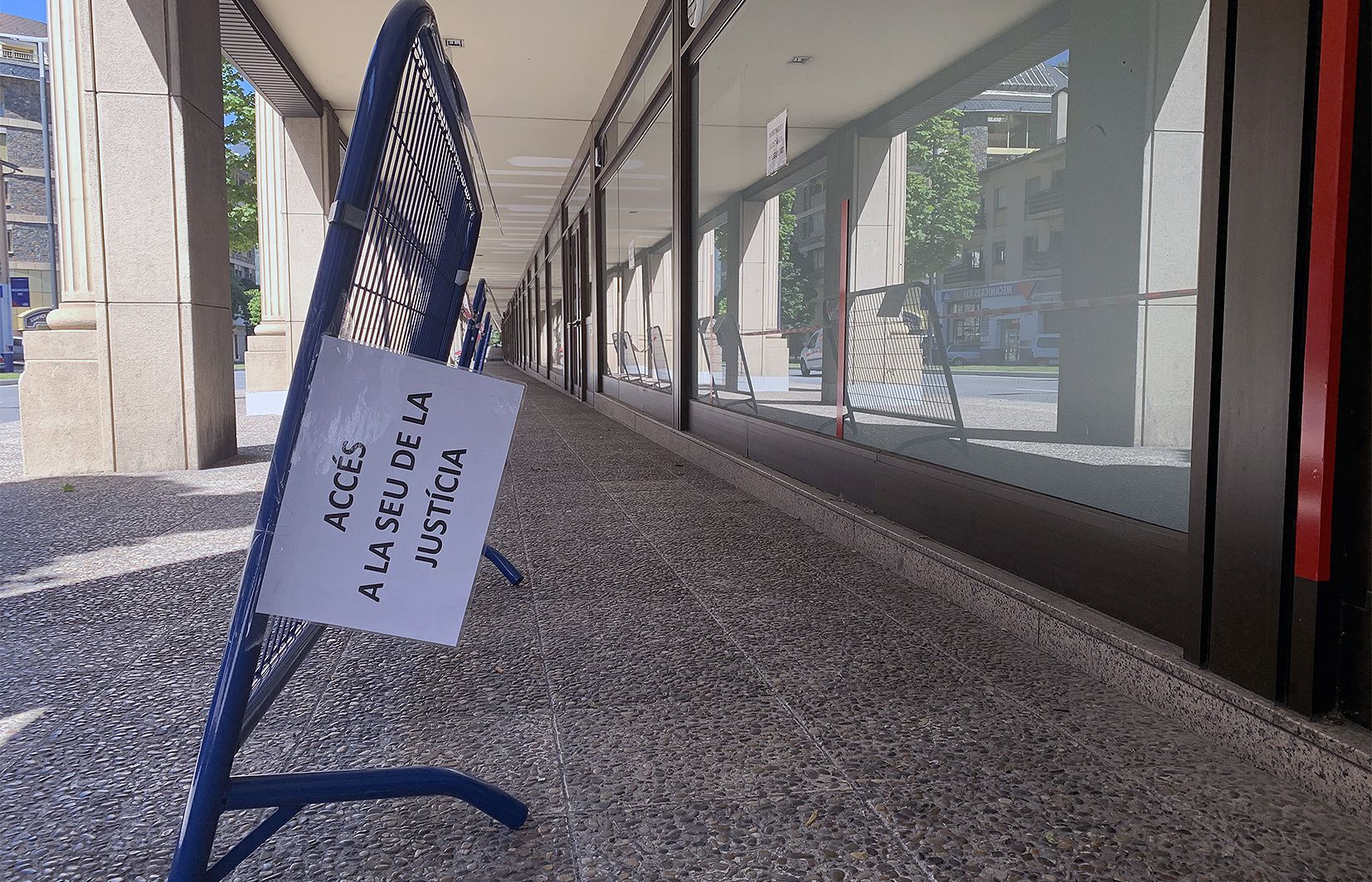 Circuit d'accés a l'edifici de les Columnes. Circuit d'accés a l'edifici de les Columnes.