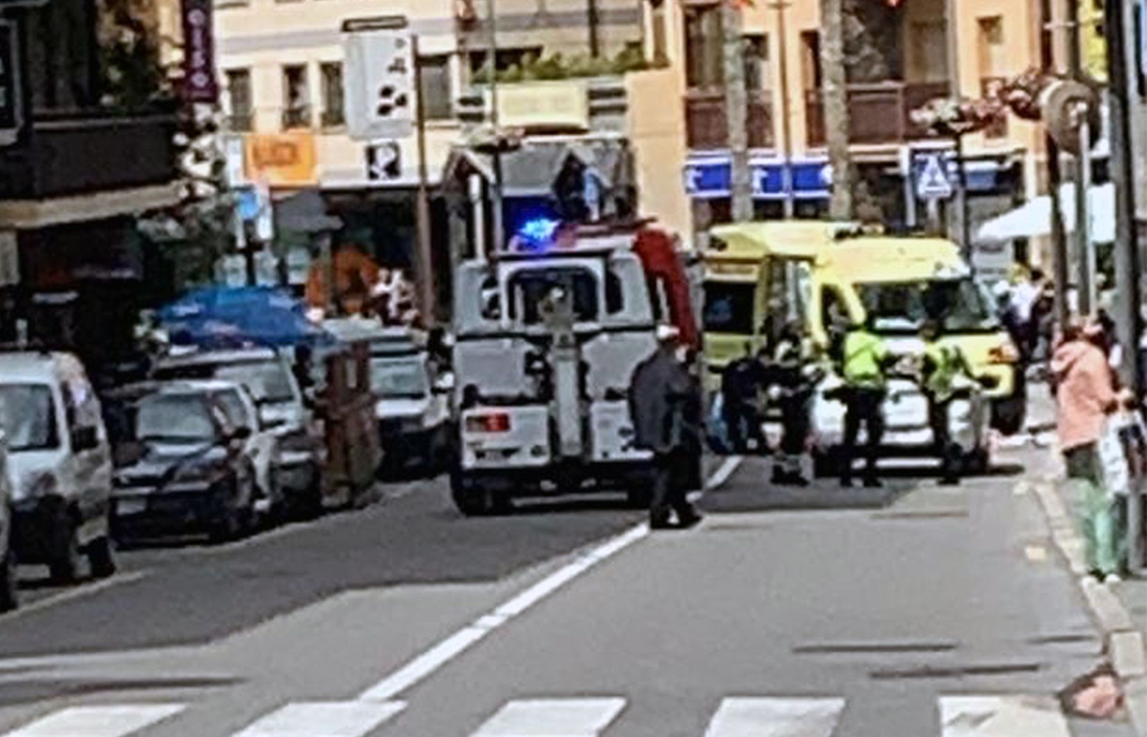 Imatge de la intervenció dels cossos de seguretat i salvament en l'atropellament.