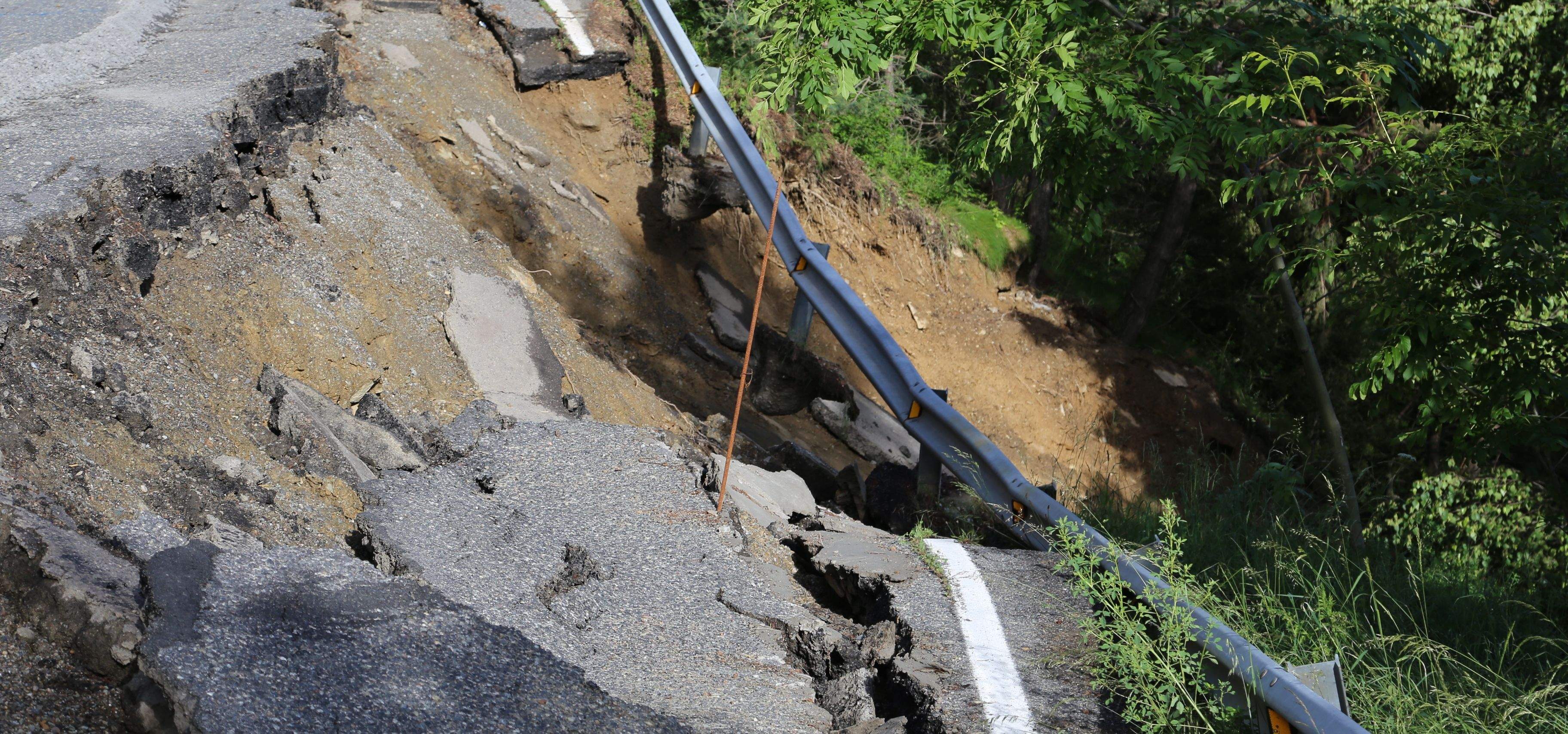 El tram afectat per la baixada del talús a Aixirivall. El tram afectat per la baixada del talús a Aixirivall.