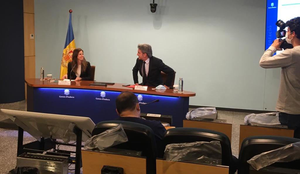 La ministra Sílvia Riva i el secretari d'Estat, Justo Ruiz abans de la roda de premsa.