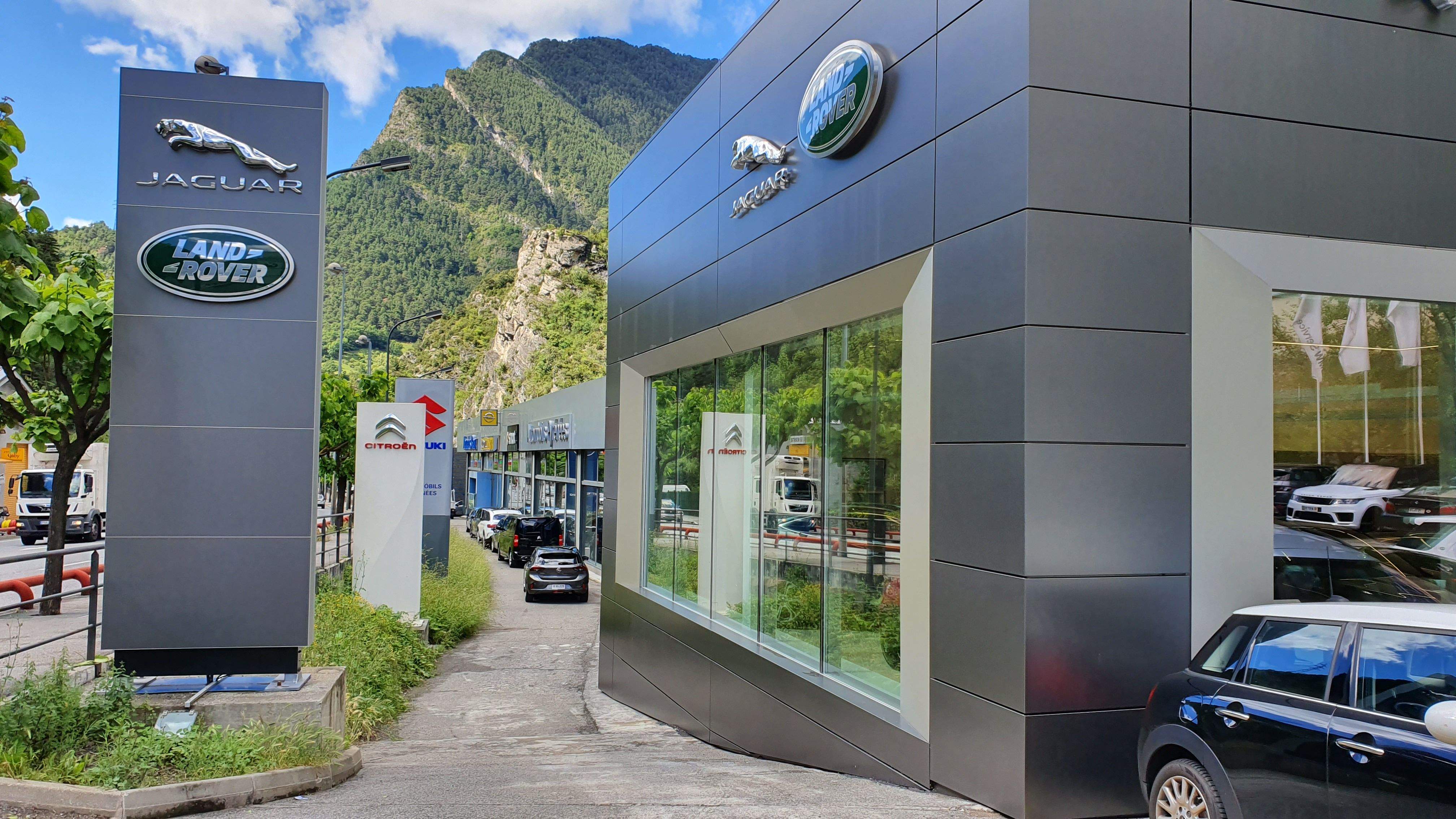 Un concessionari de cotxes