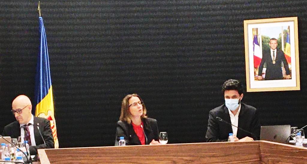 Dolsa, Gili i Escalé durant la sessió de comú d'aquest dimarts.