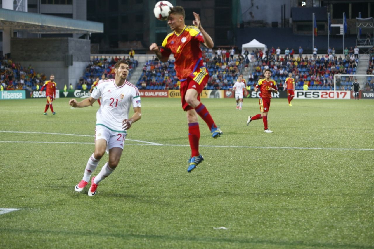 Marc Rebés connecta amb el cap la centrada de Chus i anota el gol d'Andorra.