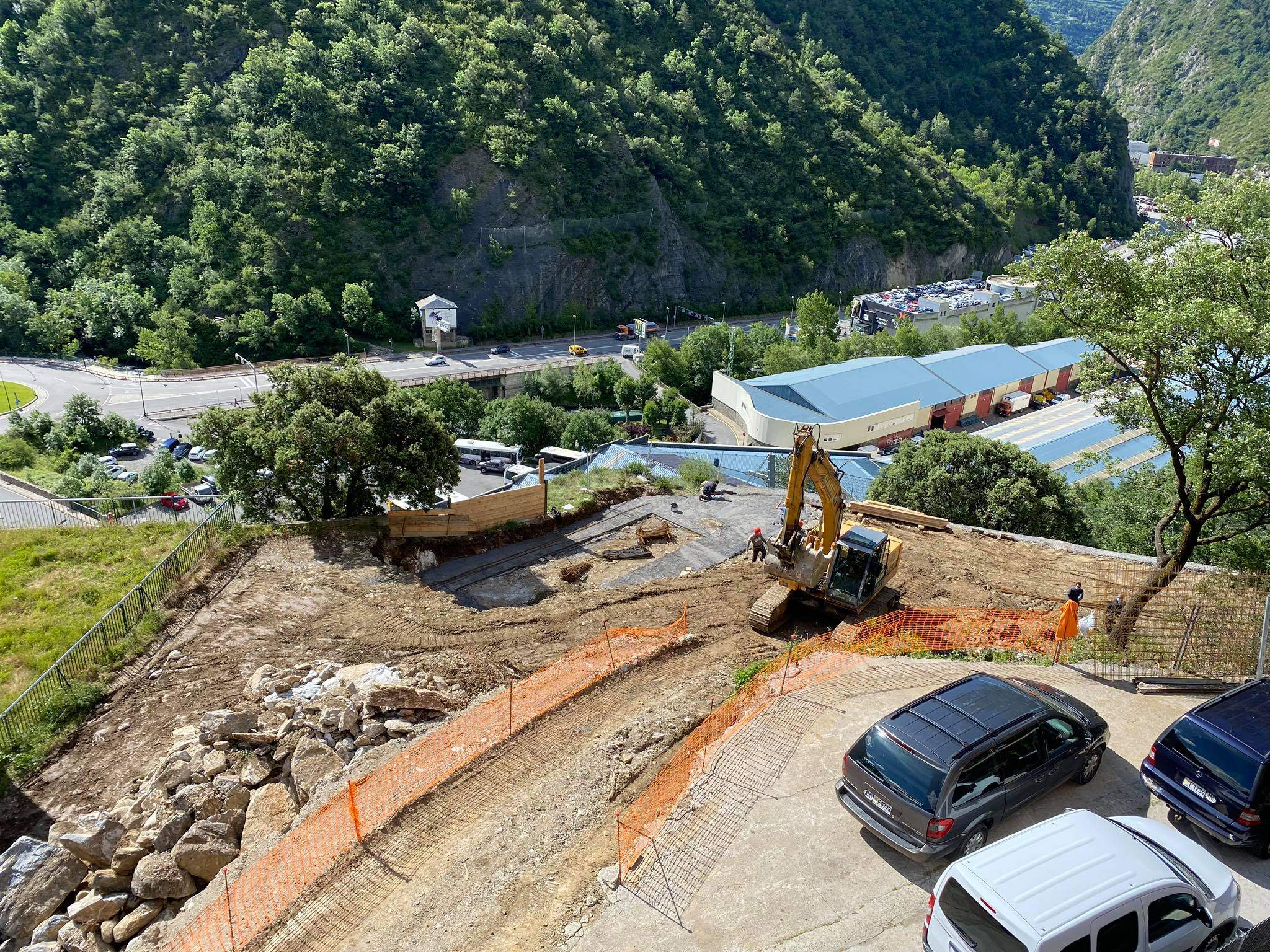Una vista de la parcel·la i els treballs que s'hi estan fent.