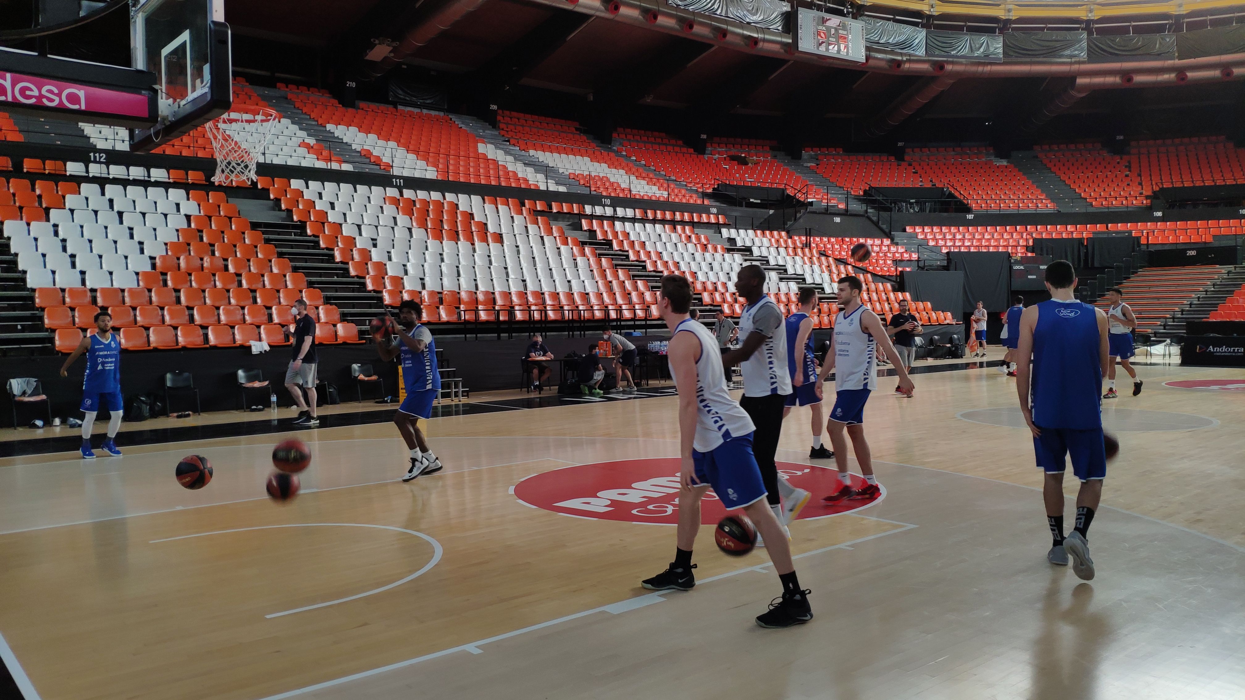 Un moment de l'entrenament d'aquesta tarda a València. Un moment de l'entrenament d'aquesta tarda a València.