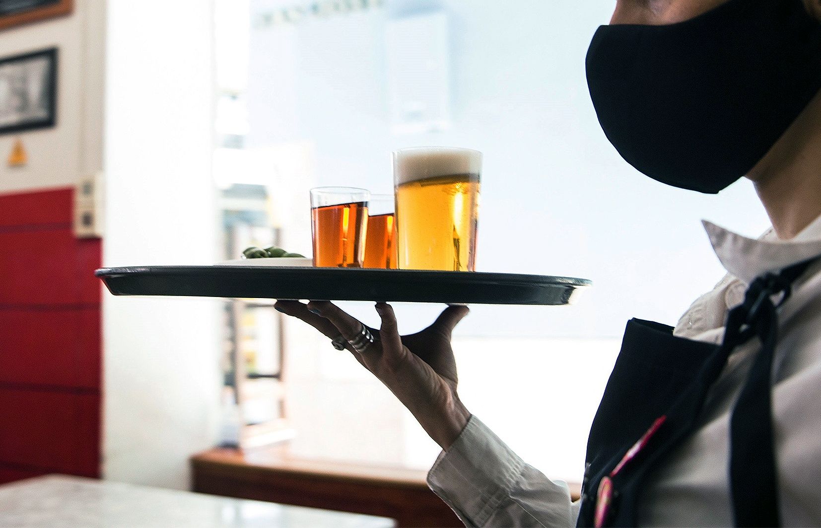 La restauració és un dels sectors pendents a l'hora de fer contractacions de temporada.