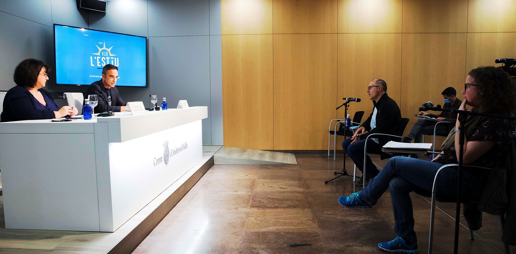 Els consellers del comú, Meritxell Pujol i Alain Cabanes han presentat 'Viu l'Estiu'.