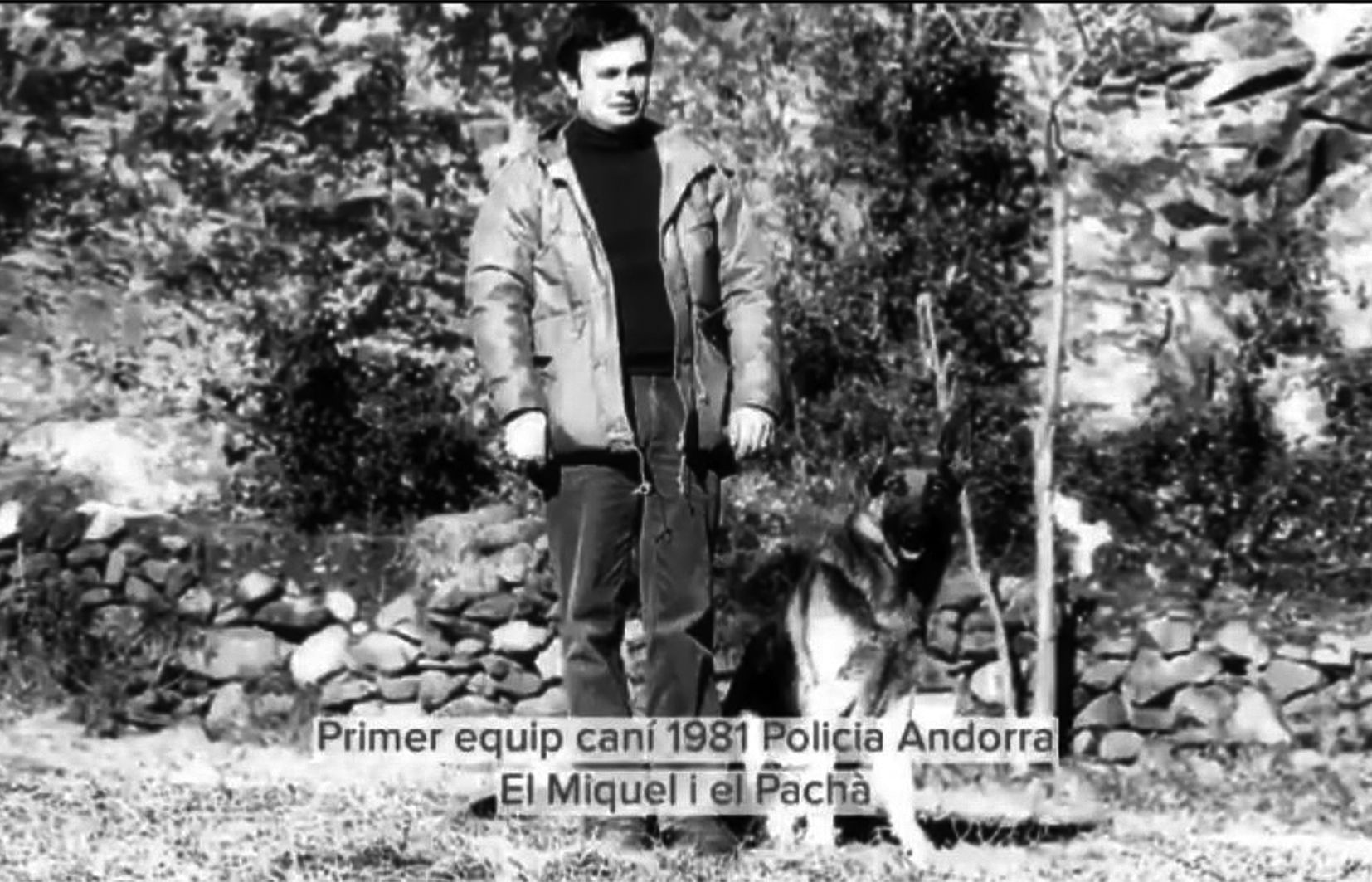 Miquel Mandicó amb el gos Pachà.