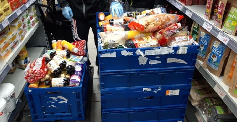 Part dels aliments recollits per la Creu Roja durant la pandèmia.