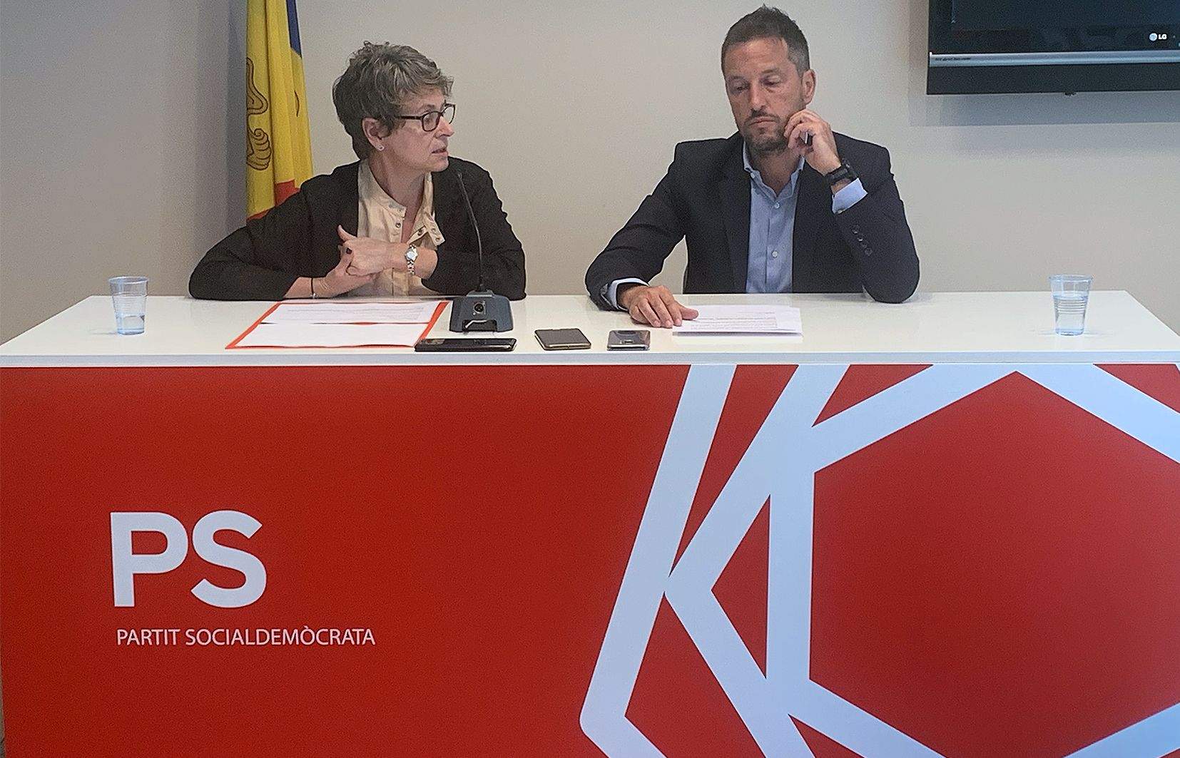 Susanna Vela i Pere López durant la compareixença.