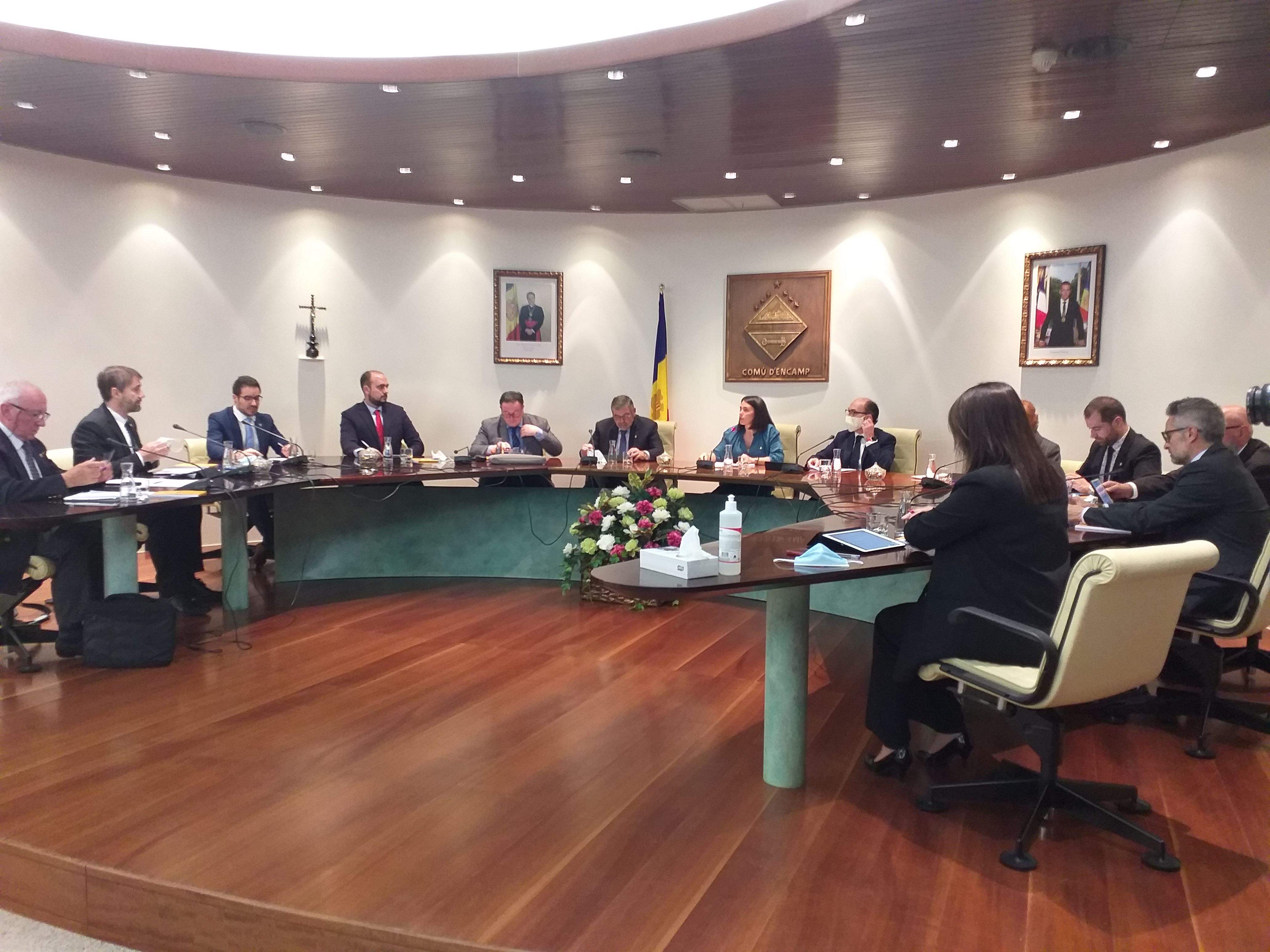 Un instant d'una sessió de comú celebrada a Encamp.