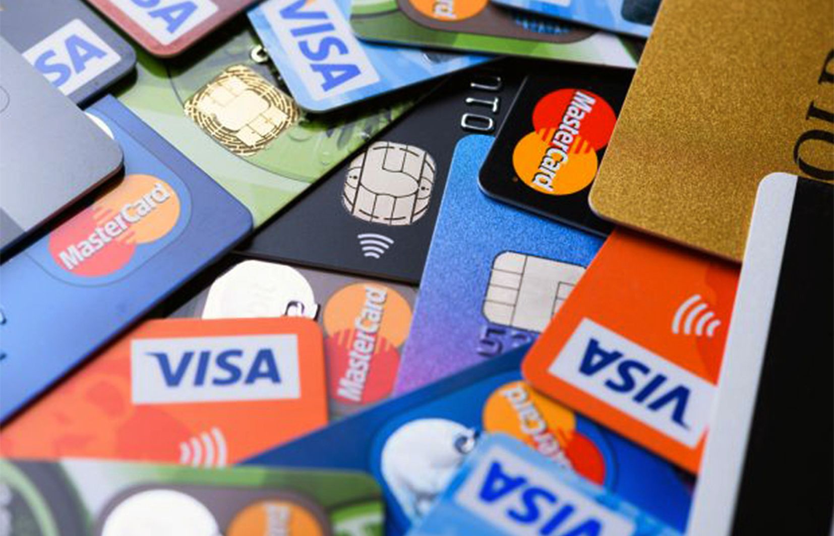 La dona va fer servir de manera fraudulenta una targeta de crèdit.