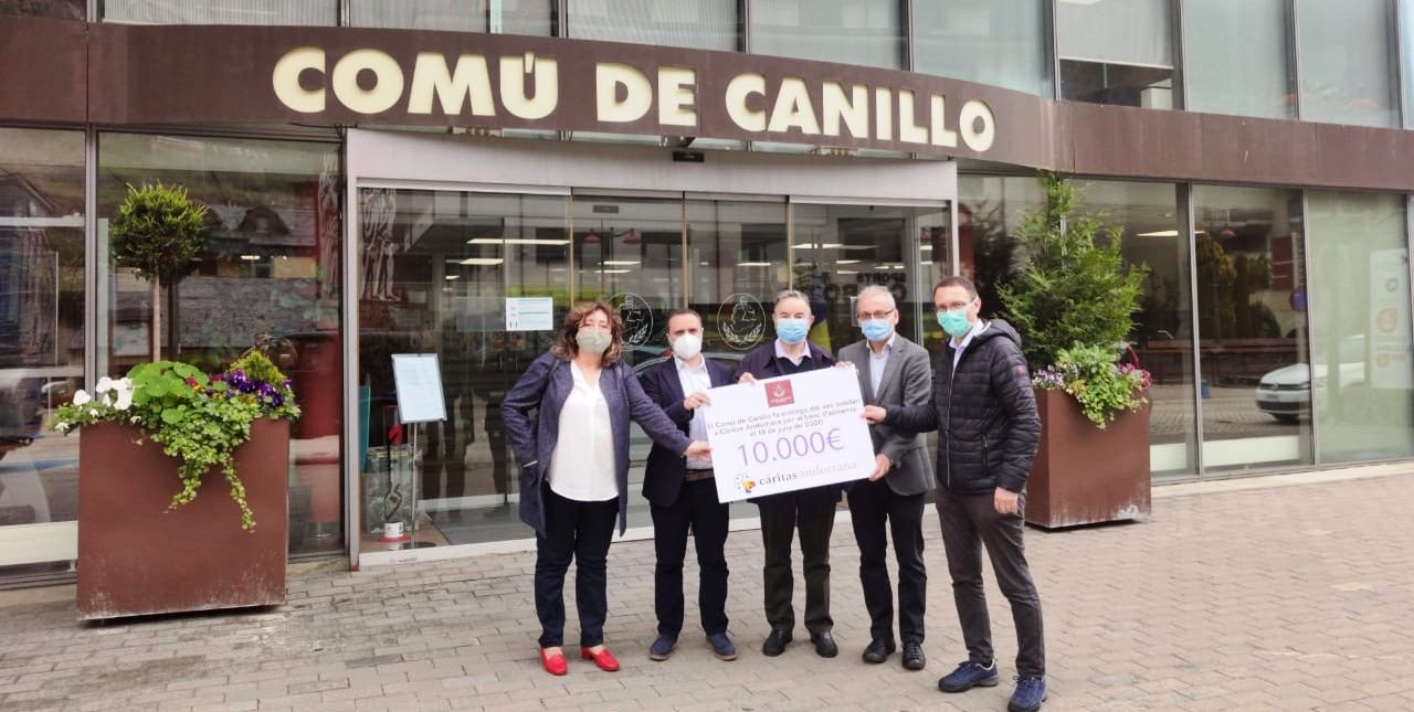 Lliurament del xec a Càritas aquest divendres.