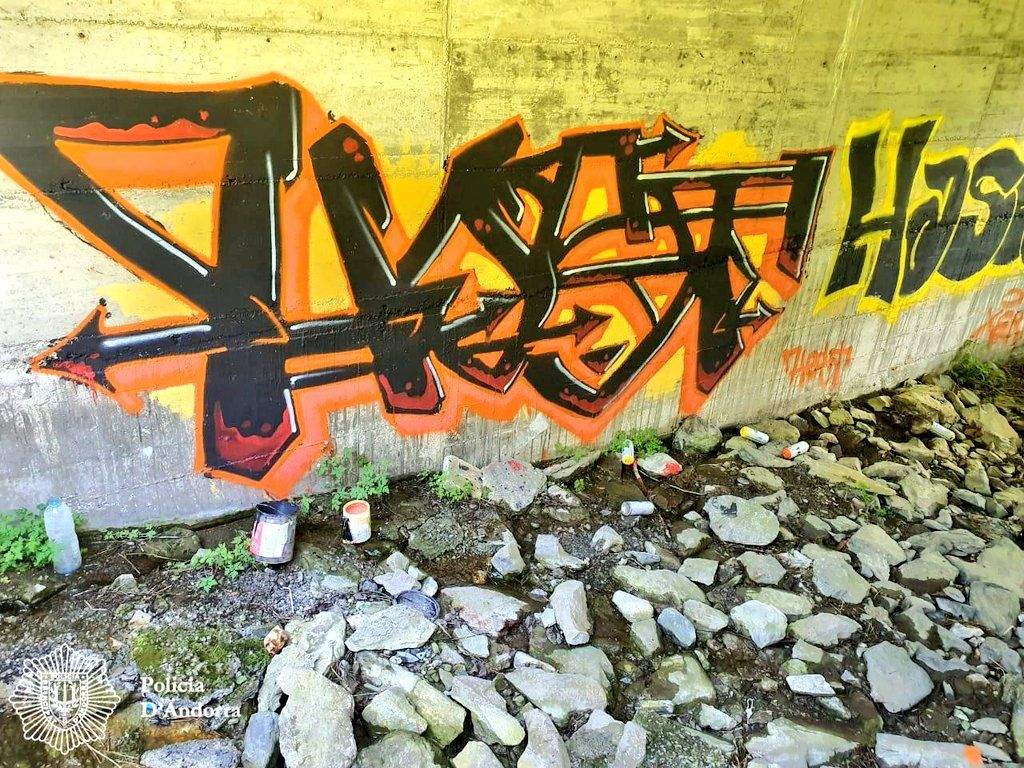 Pintada en un espai públic d'Arinsal.