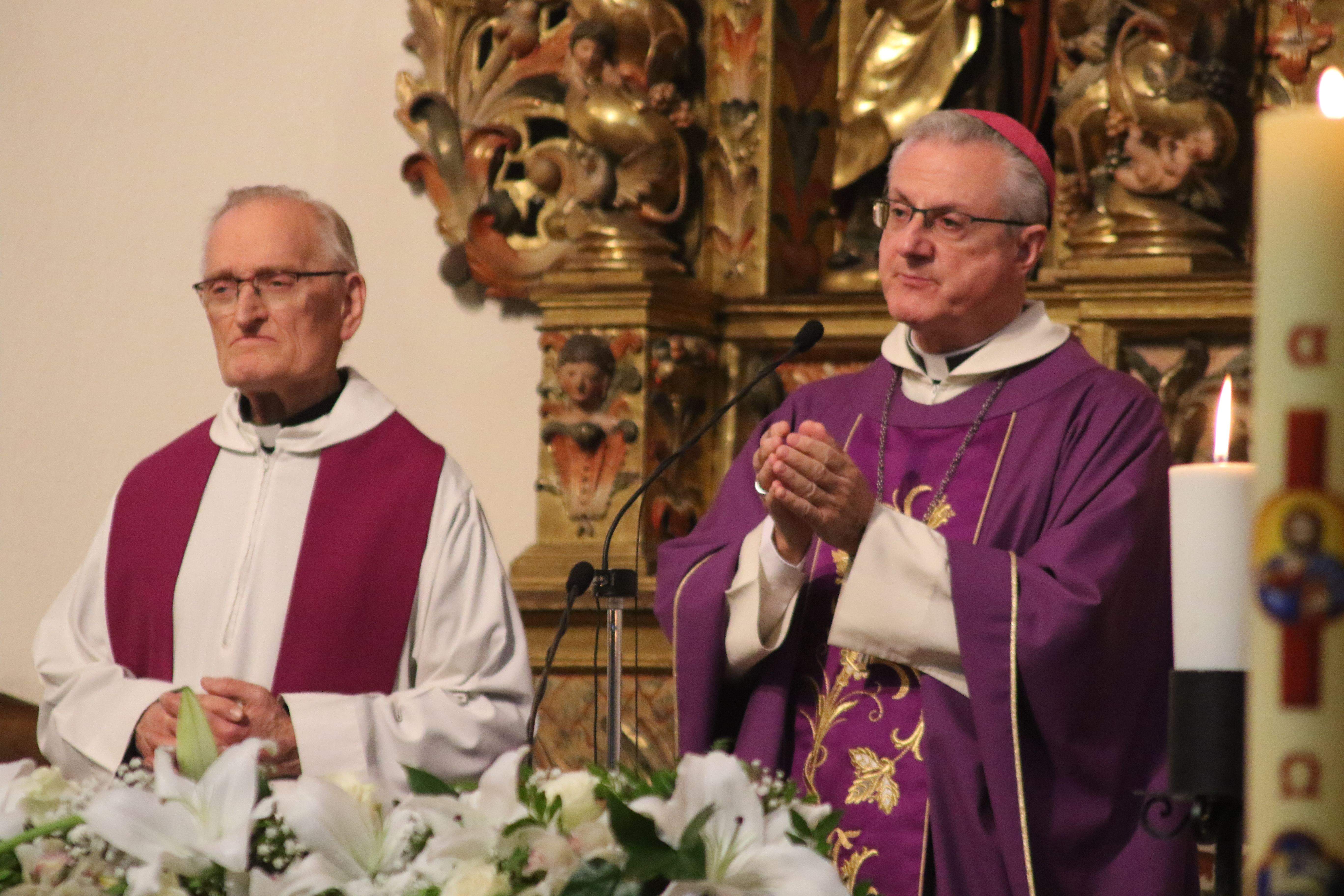 Sàrries i Vives durant l'homilia