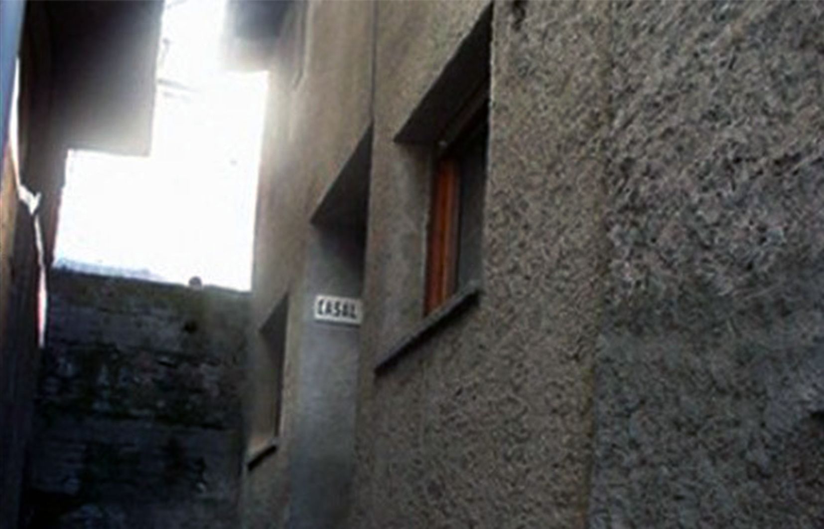 Entrada al casal Sant Serni. Entrada al casal Sant Serni.