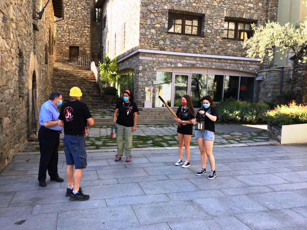 La Flama arriba a la Casa de la Vall. La Flama arriba a la Casa de la Vall.