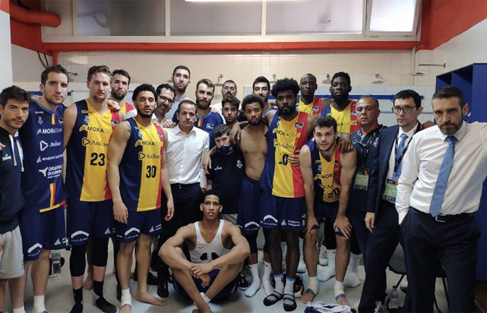 L'equip després de la derrota contra el Burgos.