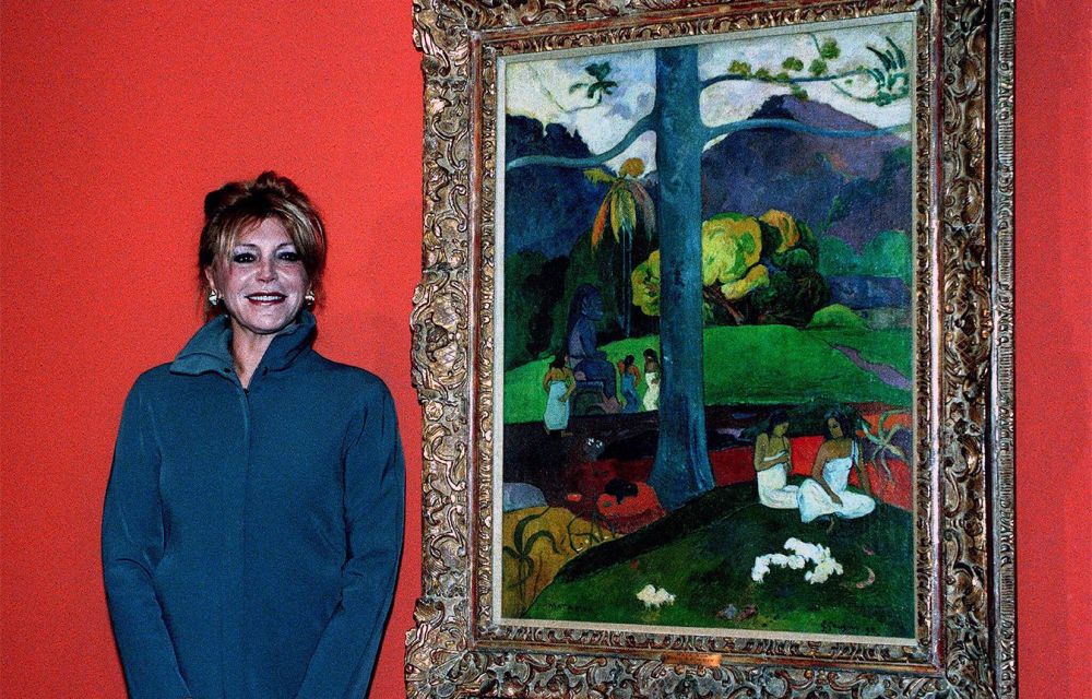 Carmen Cervera al costat del 'Mata Mua' el 1999.