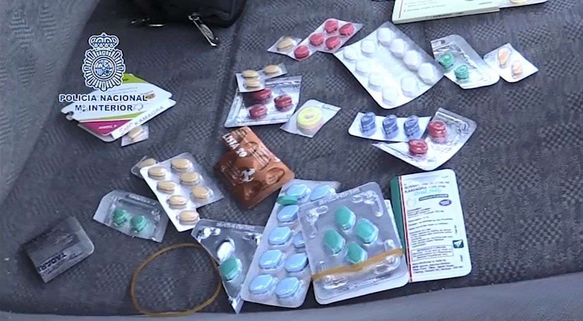 Part del material decomissat en els escorcolls per la policia espanyola.