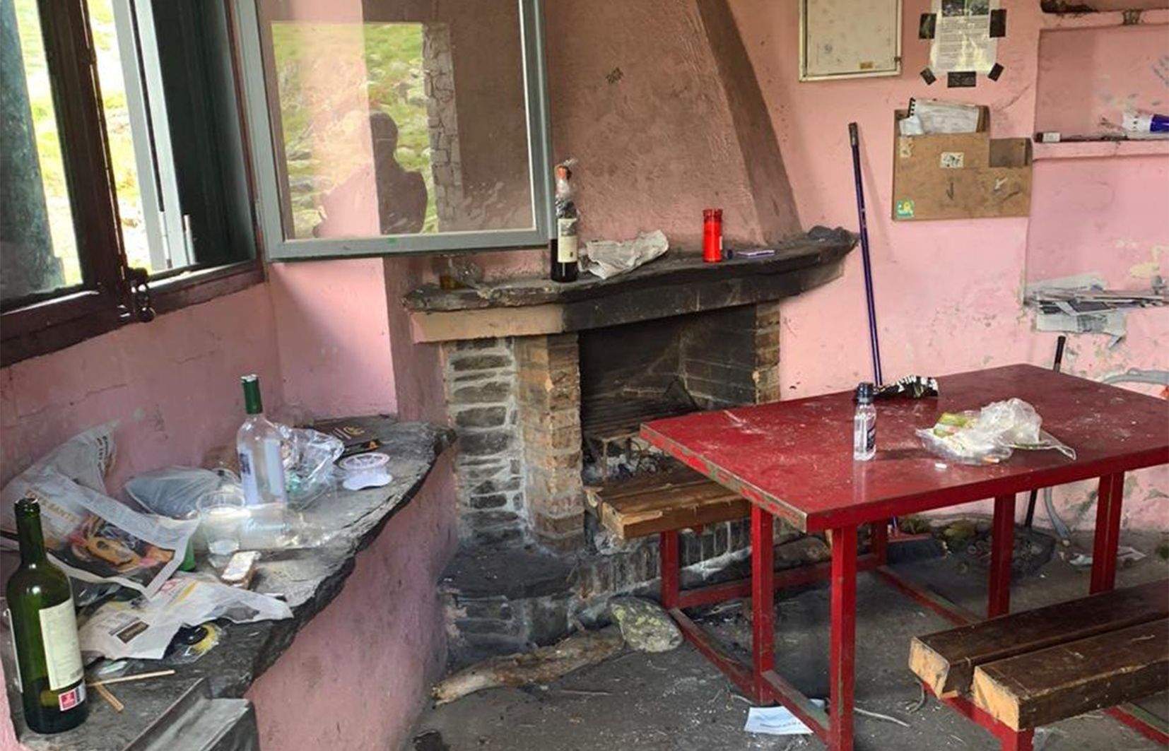 Estat que presentava aquest diumenge el refugi de l'Angonella.