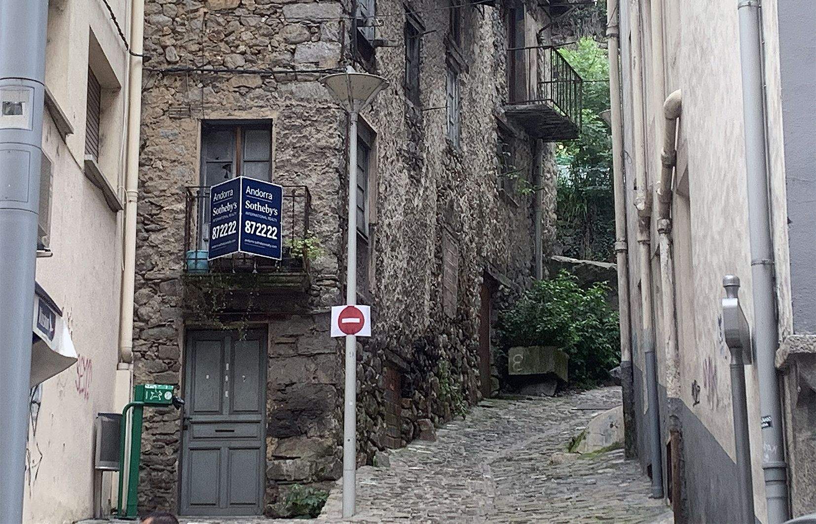 Indret on ha aparegut el material informàtic sostret a l'escola.