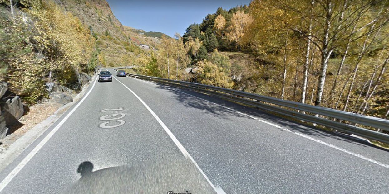 La CG-2, al seu pas per la zona de la Trava, a Canillo.