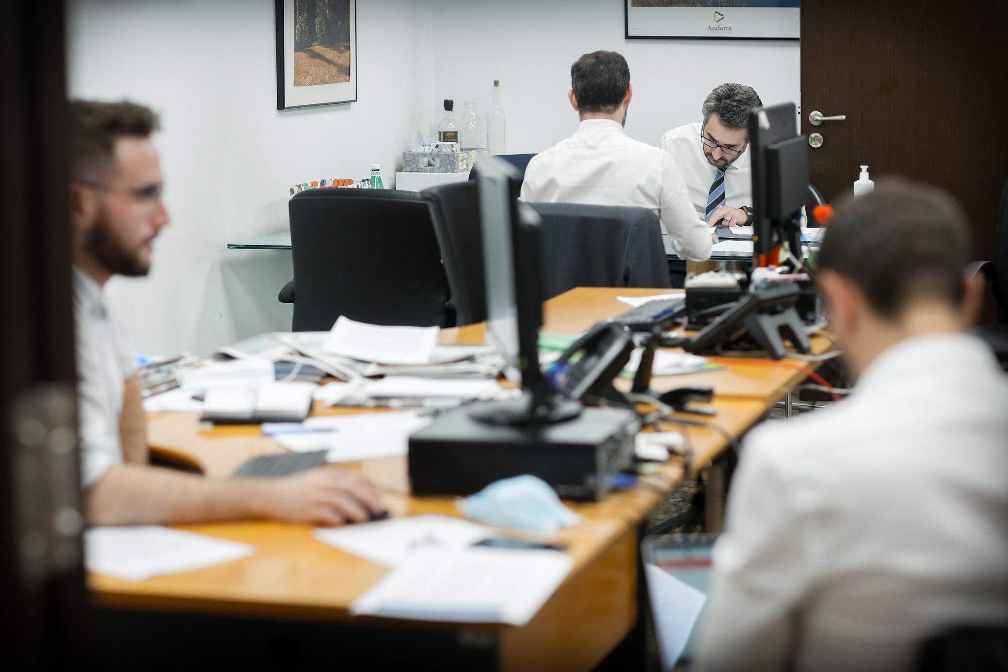 Jover (al fons de la imatge) preparant la roda de premsa d'aquest dimecres. Jover (al fons de la imatge) preparant la roda de premsa d'aquest dimecres.