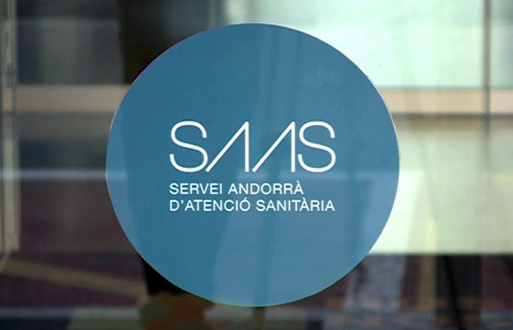 El logo del SAAS a l'entrada d'una de les seves instal·lacions.
