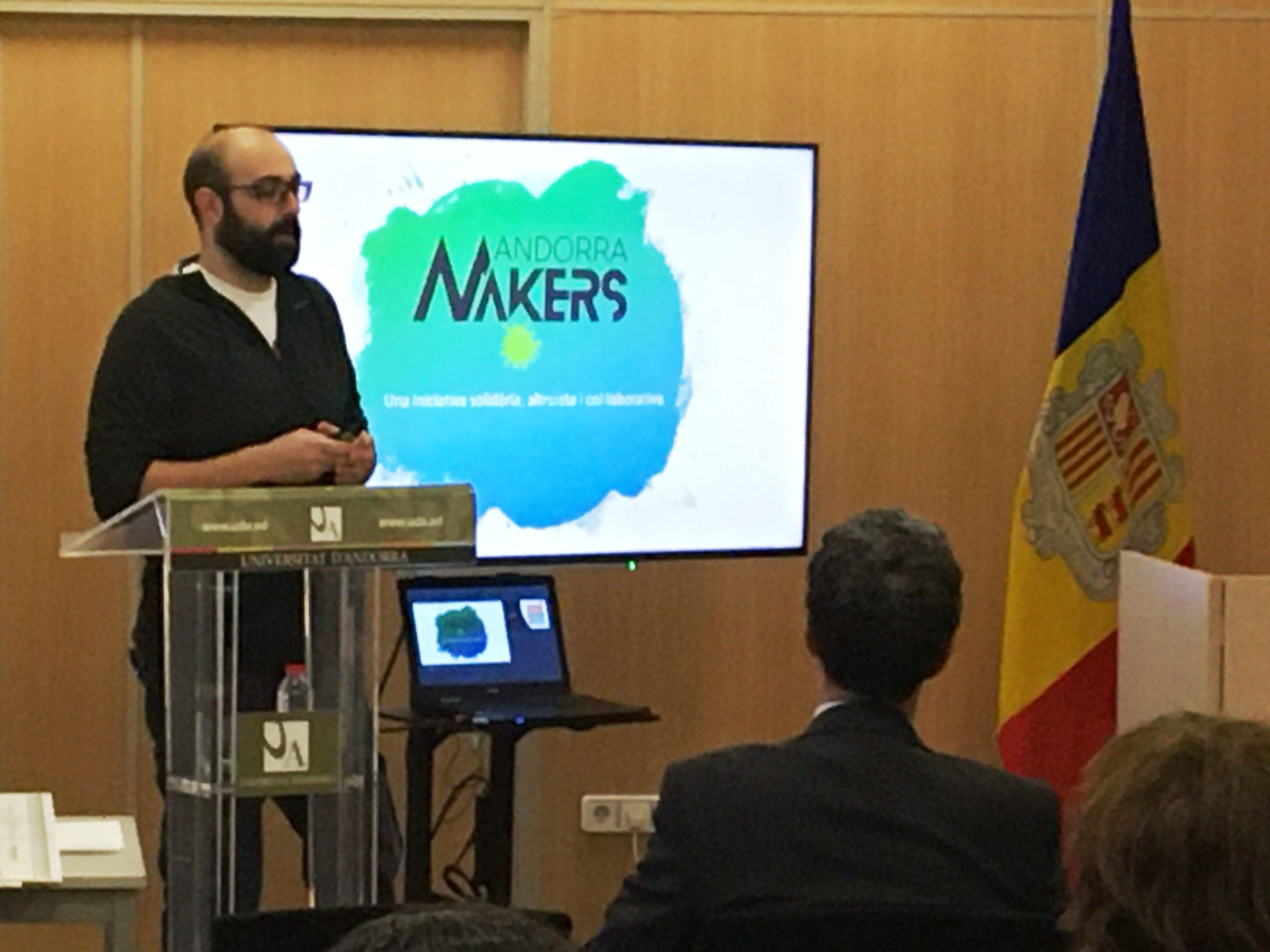 Valentín Ortíz durant la conferència, abans del lliurament dels premis.