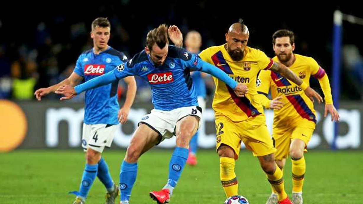 Una jugada del Nàpols-Barcelona d'aquesta edició de la Champions League.