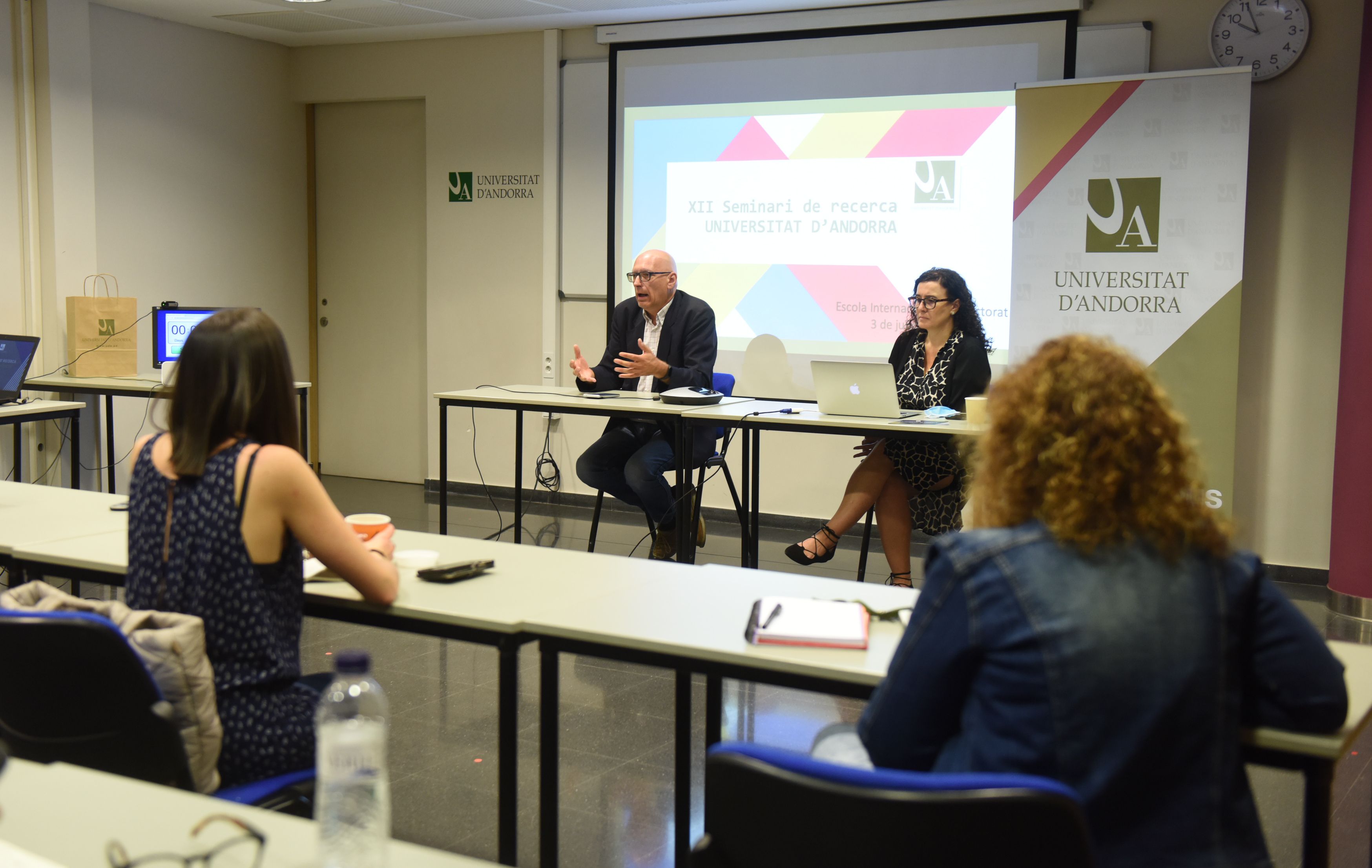 Un moment del seminari de recerca.