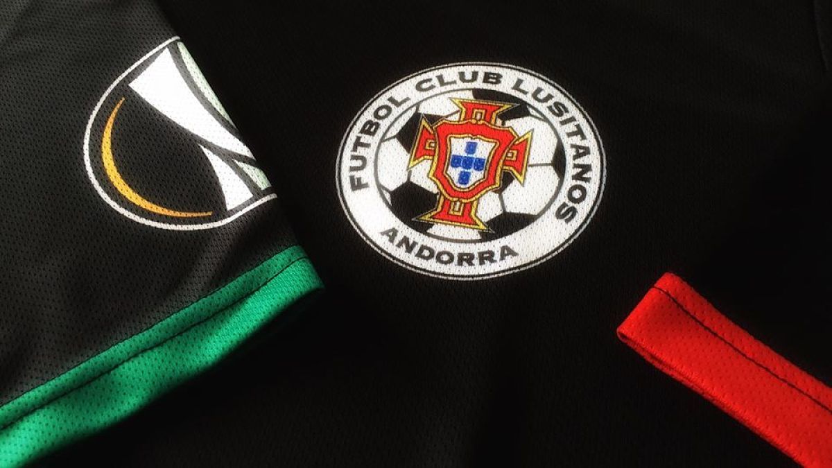Escut del Lusitans, un clàssic del futbol andorrà en greu perill de desaparició.