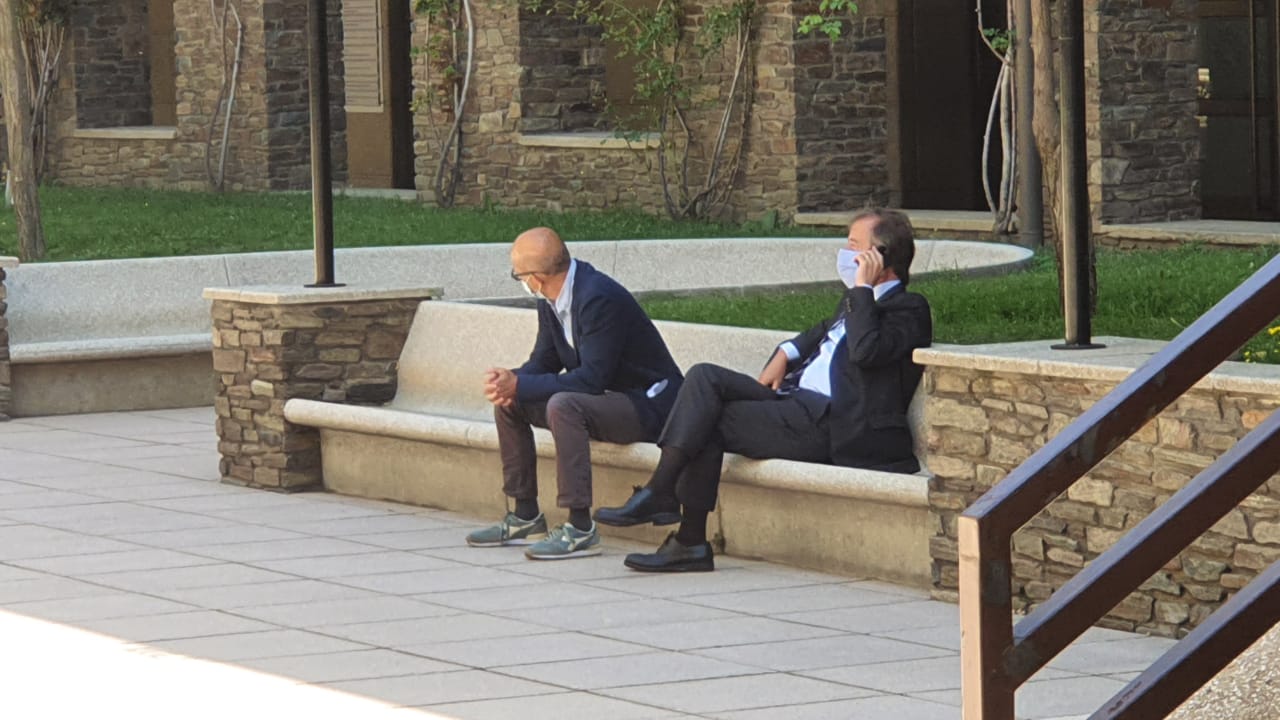 Pere Pujol il'advocat  Albert Carrillo, al complex de Prada Casadet, quan van venir al Principat a l'estiu.