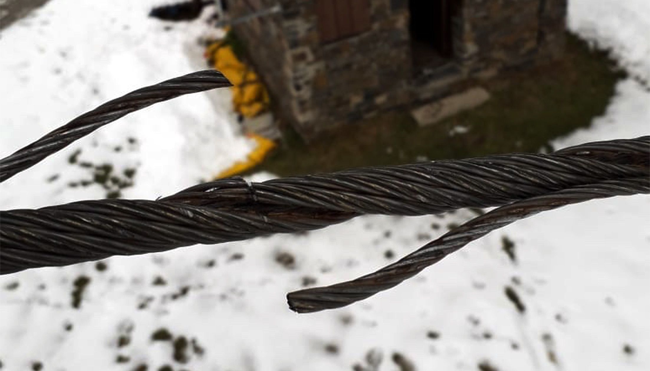 Un dels cables malmesos.