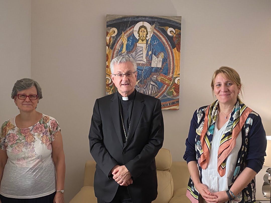 Anna Villas, Joan-Enric Vives i Maria Josep Pascual al Palau Episcopal.