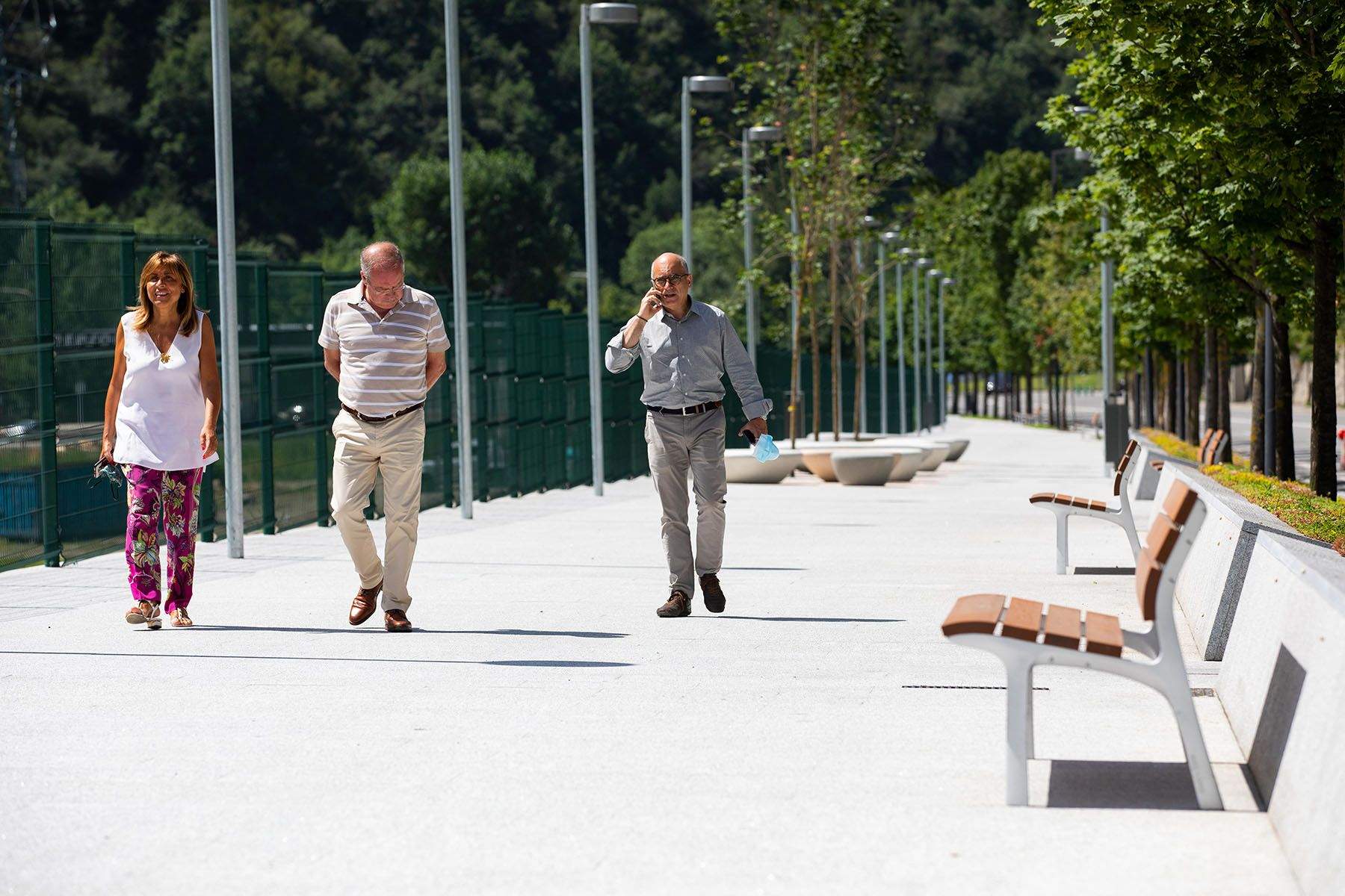 La cònsol i tècnics comunals visitant els nous espais.