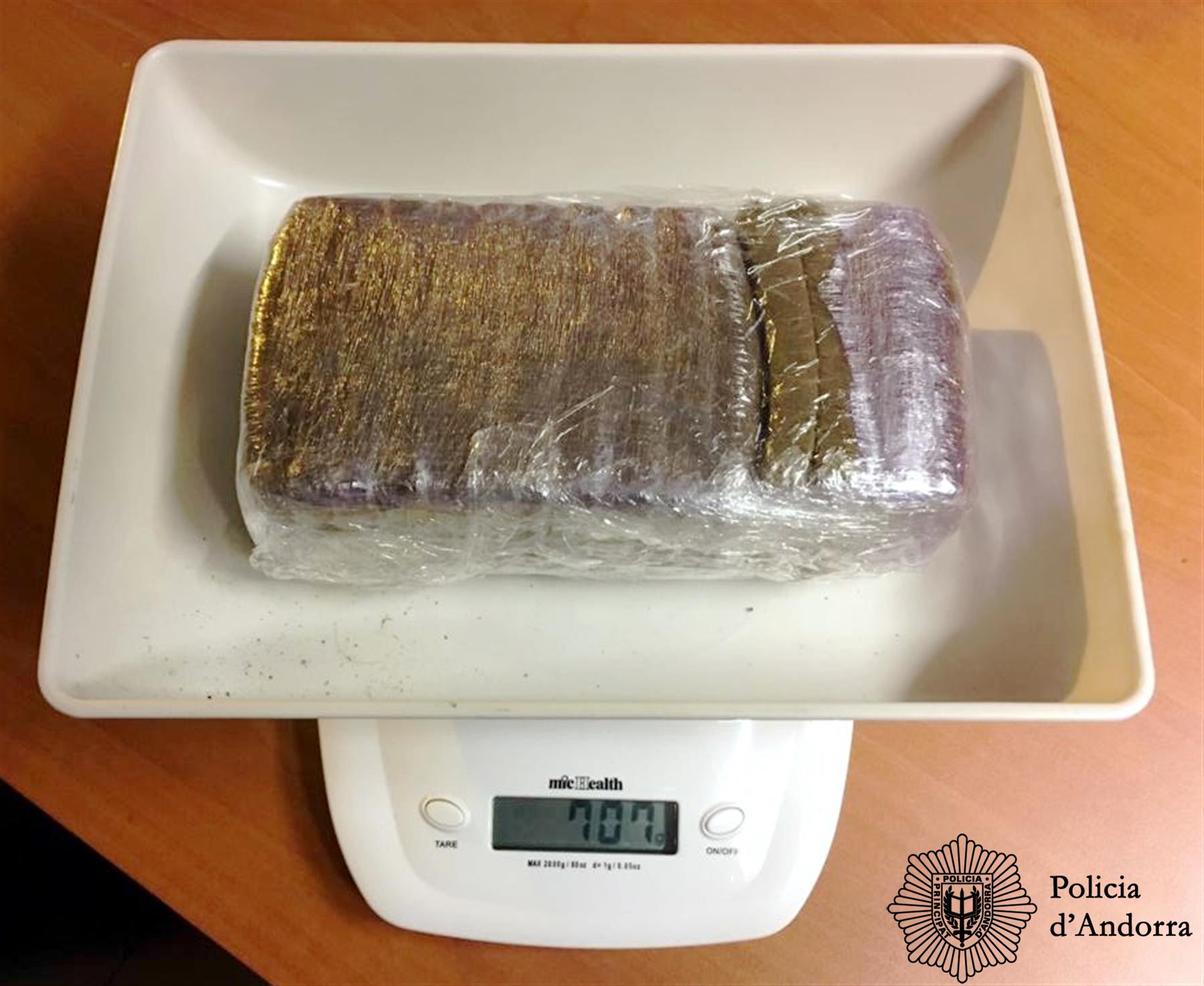 La peça d'haixix que la policia va recuperar, tallada, al seu dia.