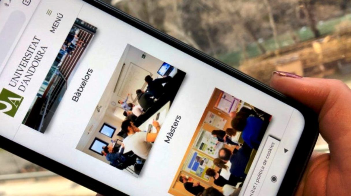 La pàgina web de l'UdA consultada des d'un mòbil.