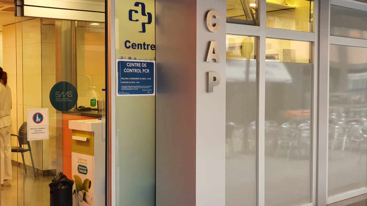 El CAP situat a la plaça de la Sardana.