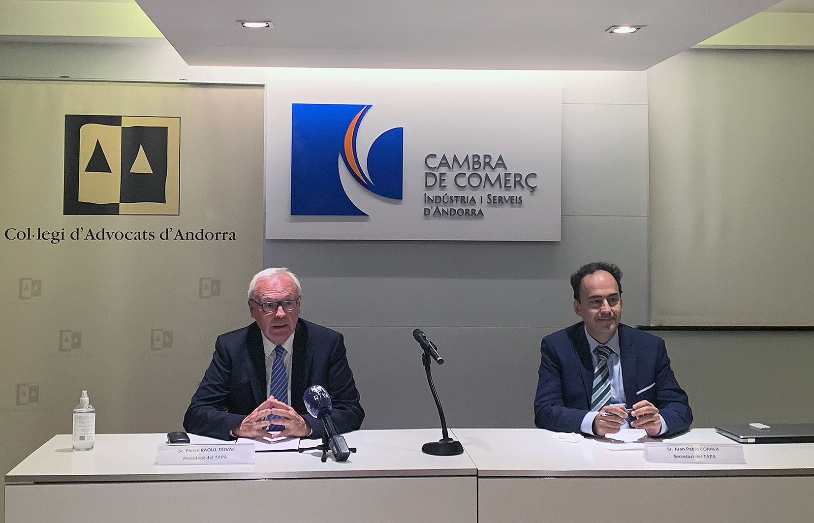 Pierre Raoul-Duval i Juan Pablo Correa són els president i secretari general del Tribunal d'Arbitratge.