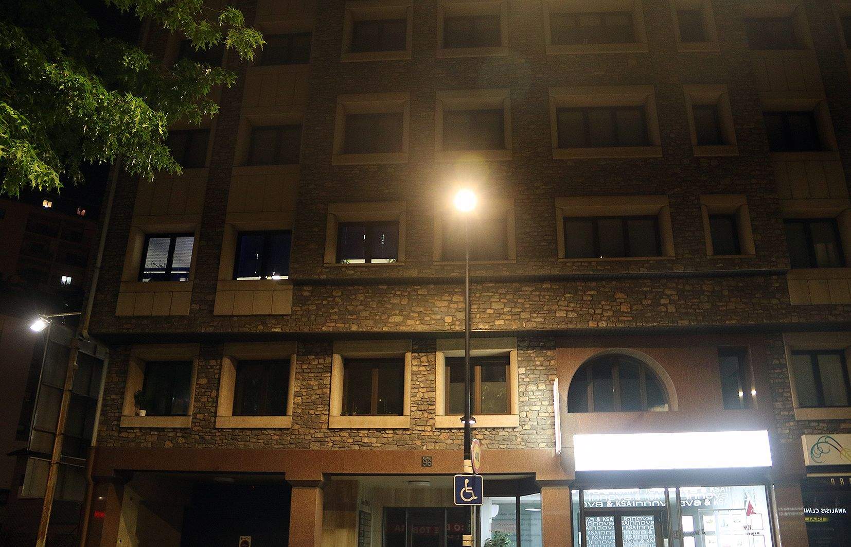 Una imatge parcial de l'edifici on hi ha els despatxos afectats.