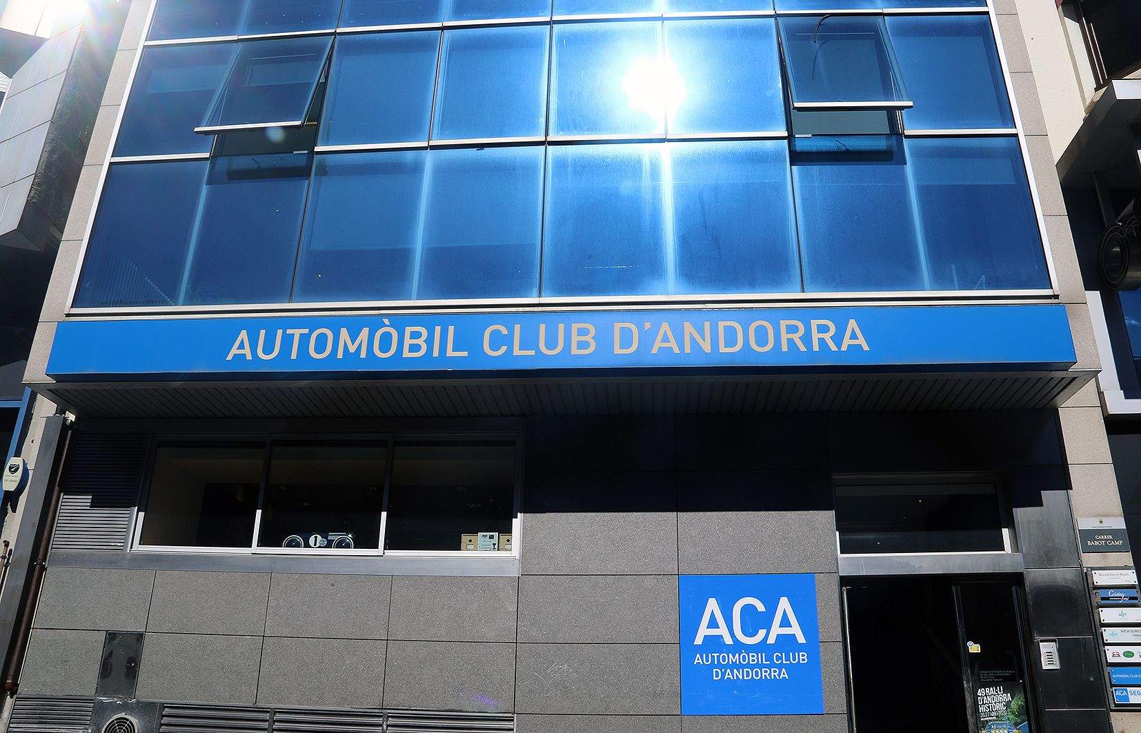 Una imatge de l'exterior de l'edifici afectat, aquesta tarda.