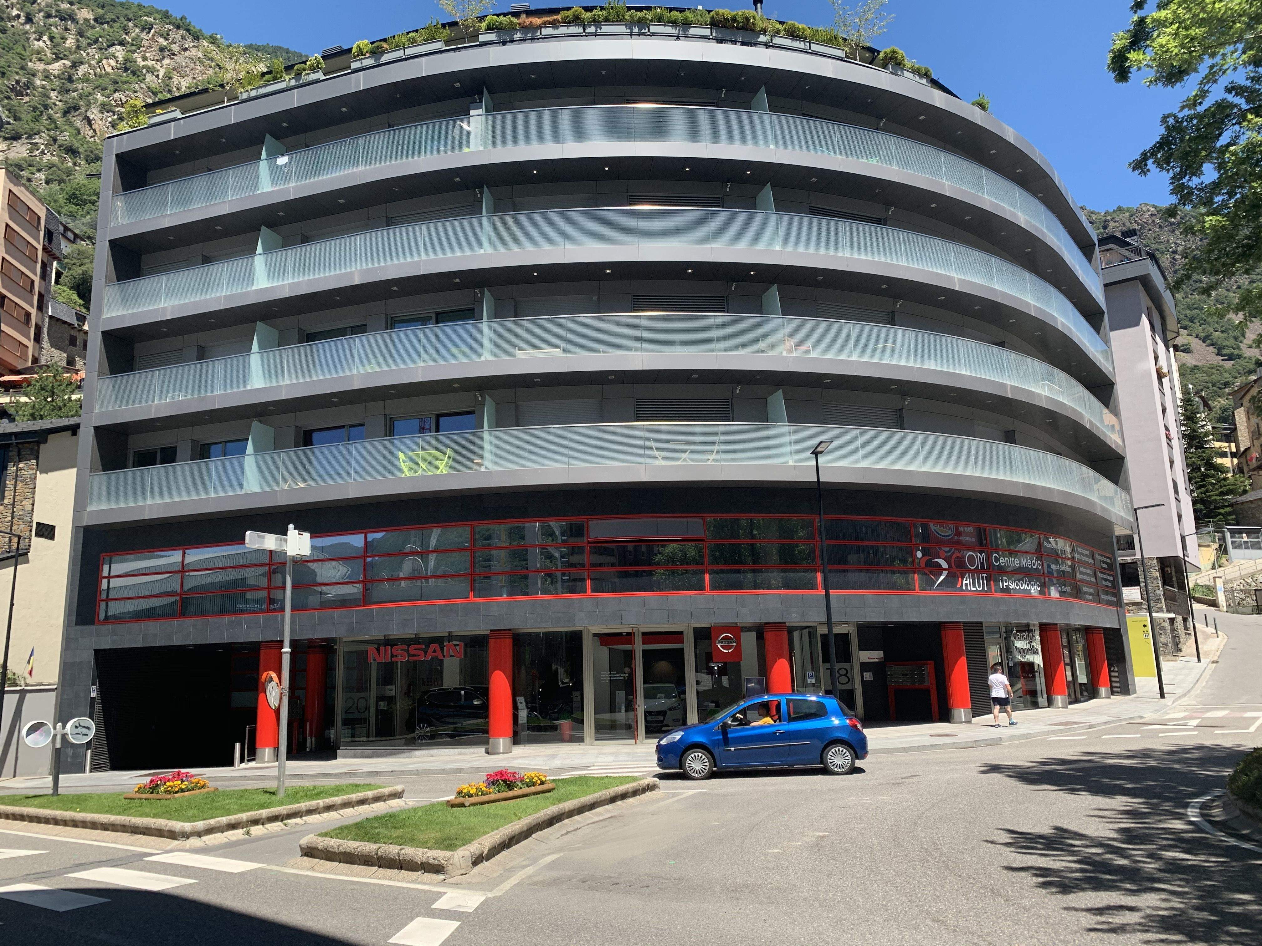 Imatge de l'immoble on hi ha el centre mèdic que ha cursat denúncia per furt.