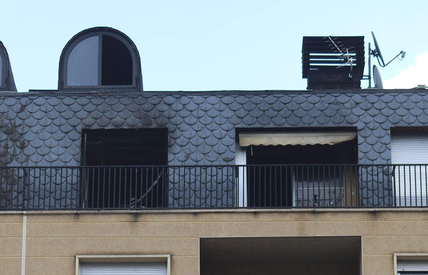 Una imatge de l'exterior de l'habitatge sinistrat l'endemà del foc.