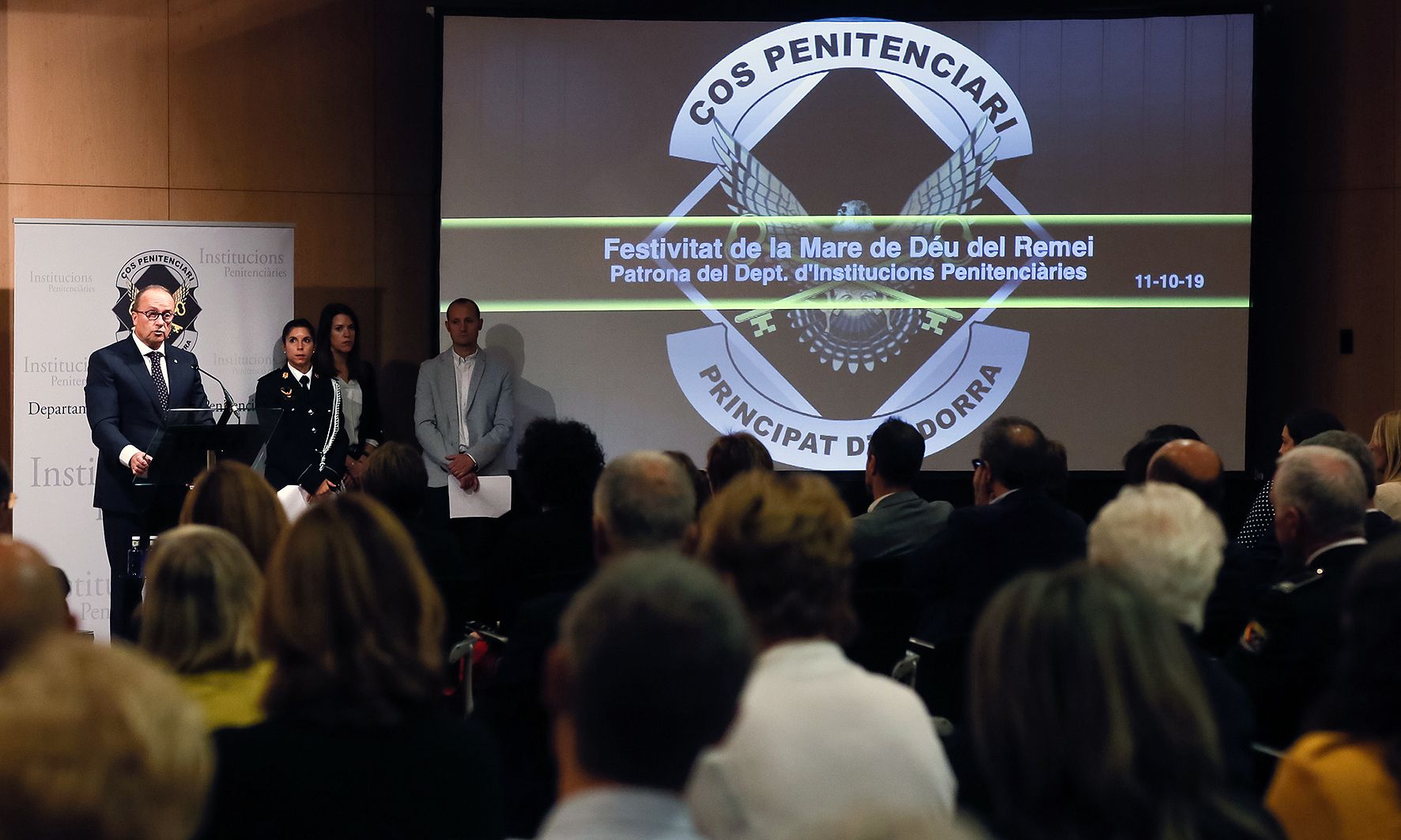 El ministre d'Interior, Josep Maria Rossell, es dirigeix als assistents en la darrera festivitat de la patrona dels penitenciaris.