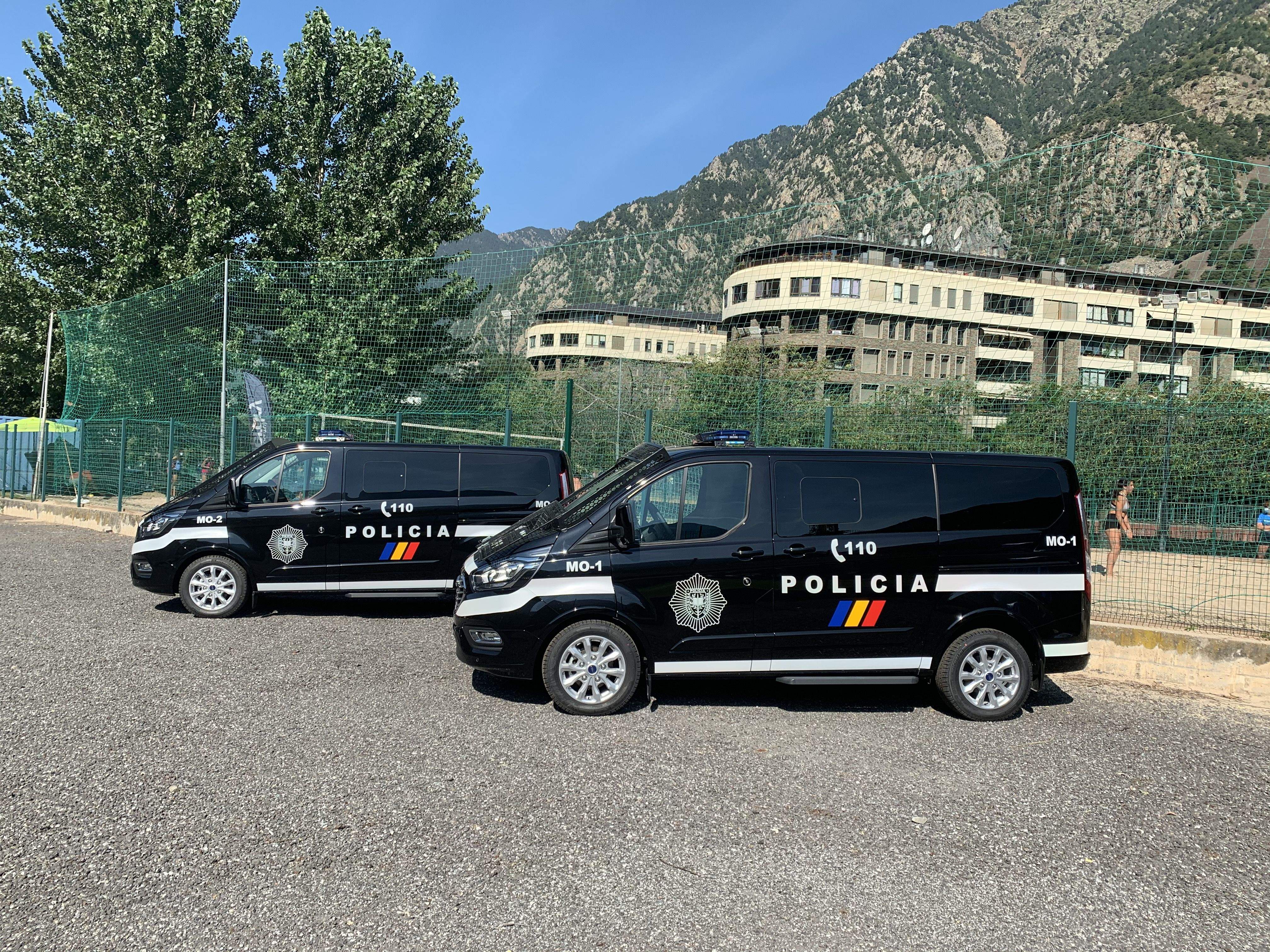 Dues de les noves furgonetes.