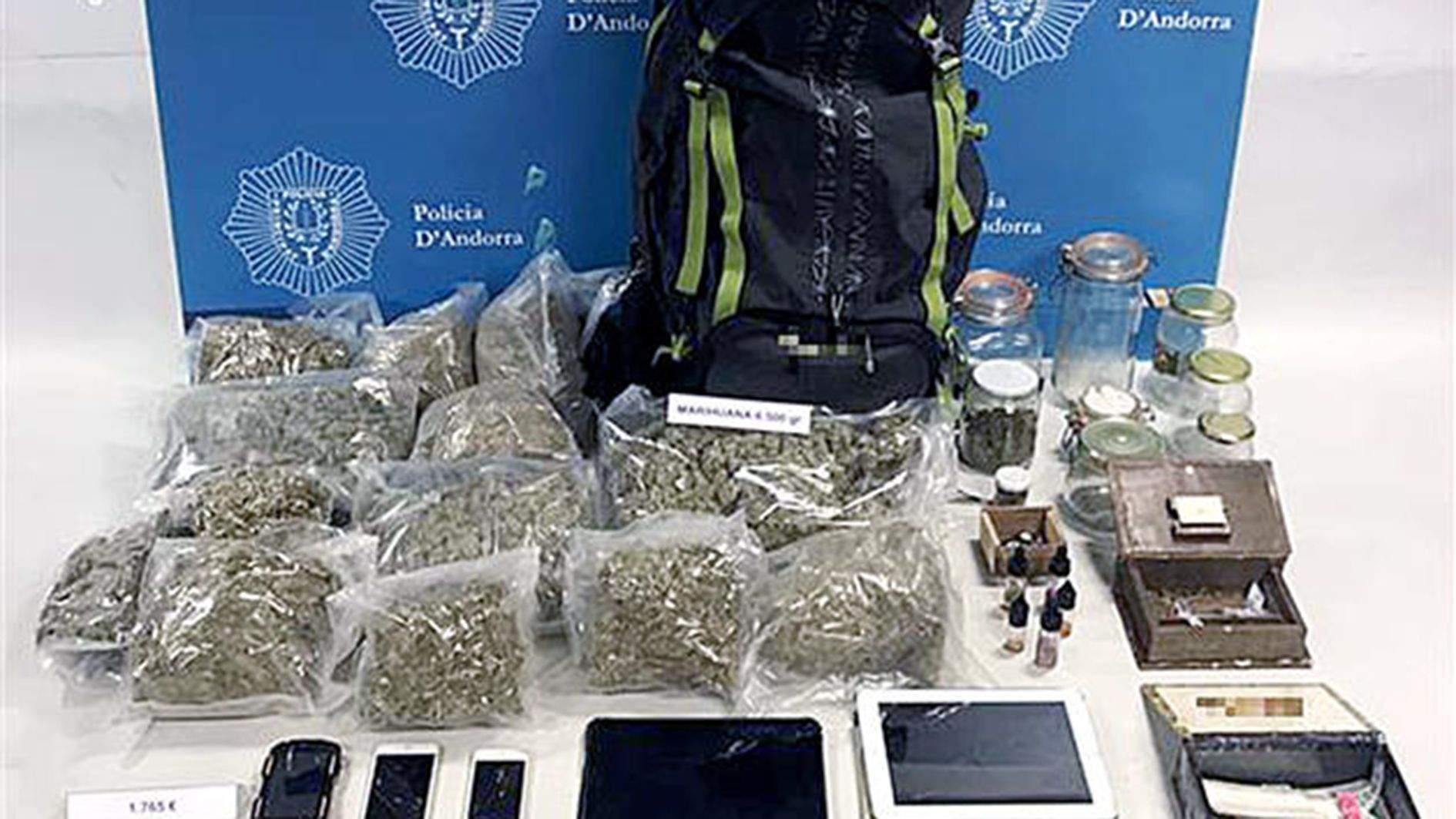 Marihuana, dispositius i altre material comissat el març del 2019.